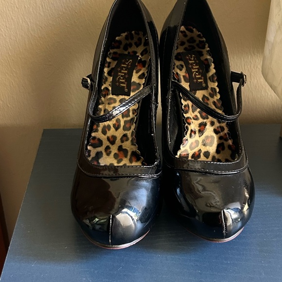 Black Patent Mary Jane Halloween Shoes 4 1/2” Spike Heel-Size 9 Good Condition👠 - Picture 2 of 5